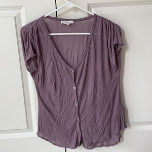 Aritzia T Babaton V neck buttoned tee